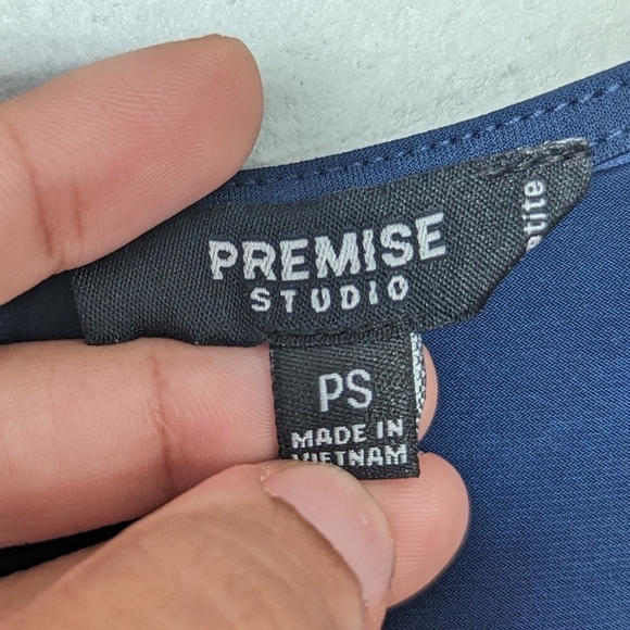 Premise Studio Dark Blue Sleeveless Top - Picture 6 of 6